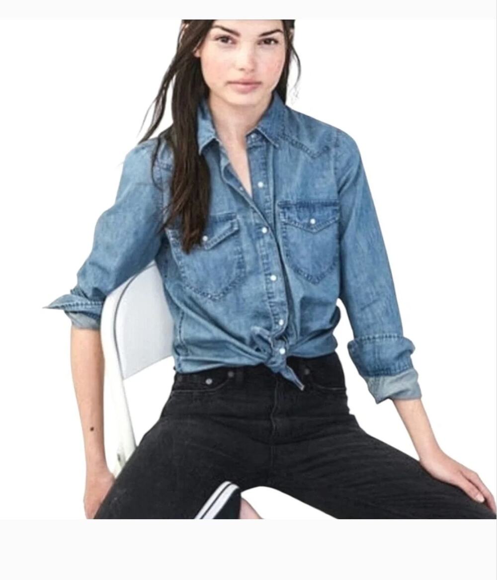 Lola River Snap Front Chambray Shirt Size Medium